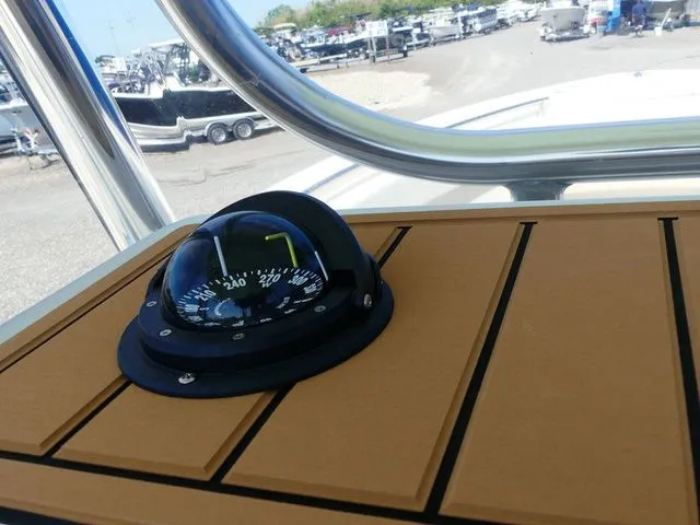 Slide: The Image of Bulls Bay 255 Center Console 2026 - 33