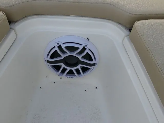 Slide: The Image of Bulls Bay 255 Center Console 2026 - 37