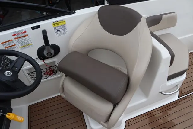 Slide: The Image of Bayliner VR6 2018 - 16