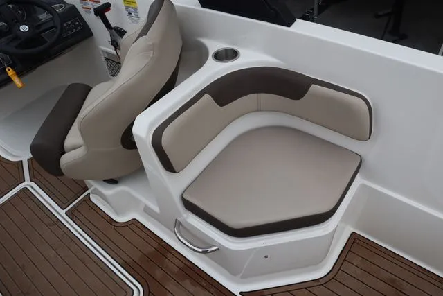 Slide: The Image of Bayliner VR6 2018 - 18
