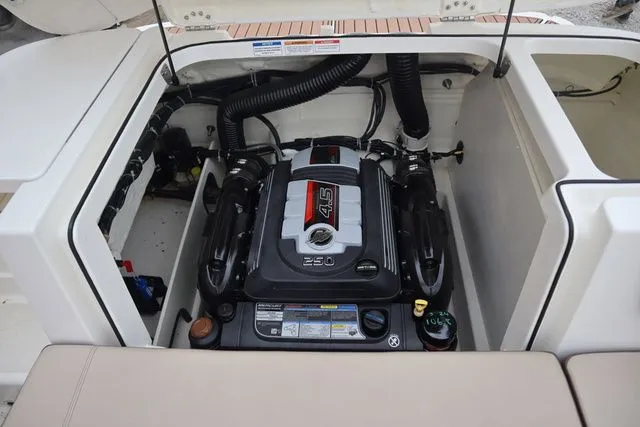 Slide: The Image of Bayliner VR6 2018 - 22