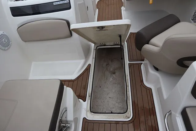 Slide: The Image of Bayliner VR6 2018 - 27
