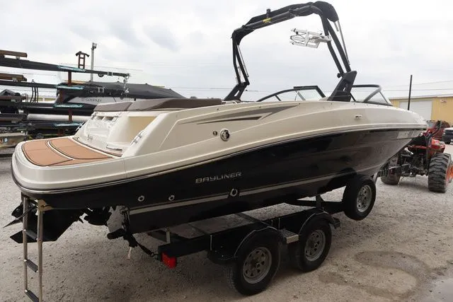 Slide: The Image of Bayliner VR6 2018 - 3
