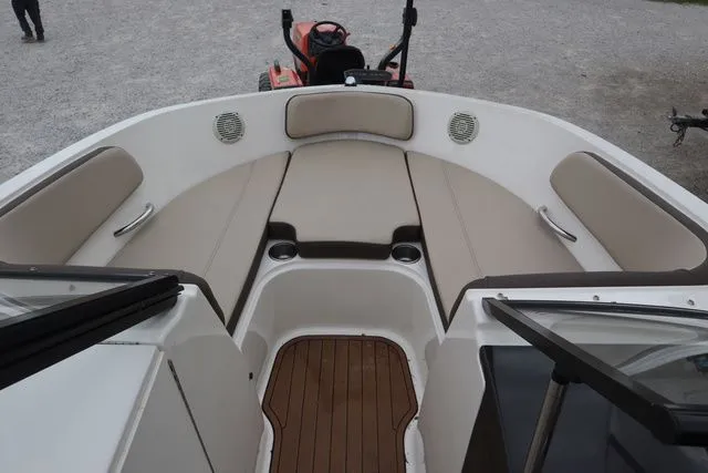 Slide: The Image of Bayliner VR6 2018 - 5