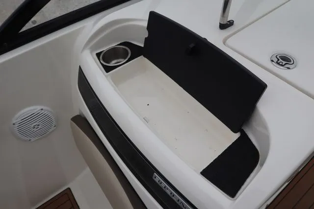 Slide: The Image of Bayliner VR6 2018 - 7