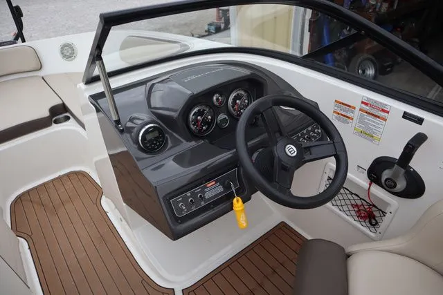 Slide: The Image of Bayliner VR6 2018 - 9