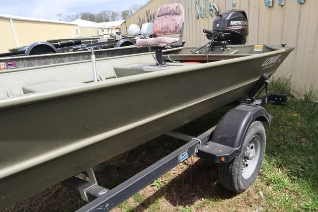 Slide: The Image of Lowe 1852MT Jon 2016 - 3