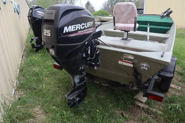 Slide: The Image of Lowe 1852MT Jon 2016 - 4