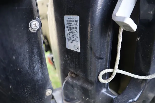 Slide: The Image of Lowe 1852MT Jon 2016 - 5