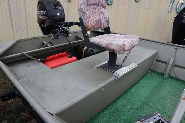 Slide: The Image of Lowe 1852MT Jon 2016 - 7