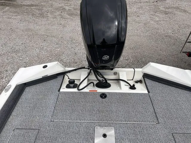 Slide: The Image of Tracker Pro Team 175 TF 2024 - 10