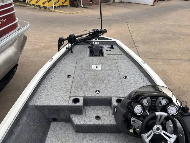 Slide: The Image of Tracker Pro Team 175 TF 2024 - 11