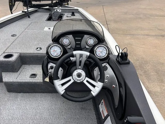 Slide: The Image of Tracker Pro Team 175 TF 2024 - 12