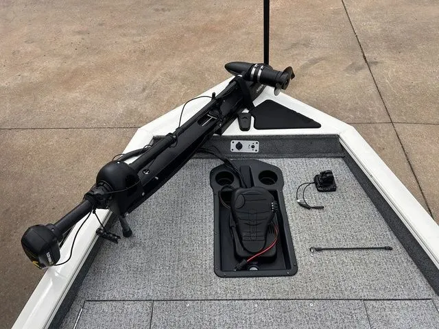 Slide: The Image of Tracker Pro Team 175 TF 2024 - 14