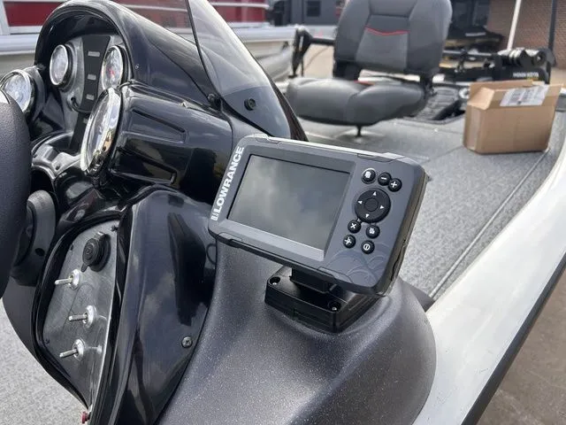 Slide: The Image of Tracker Pro Team 175 TF 2024 - 16