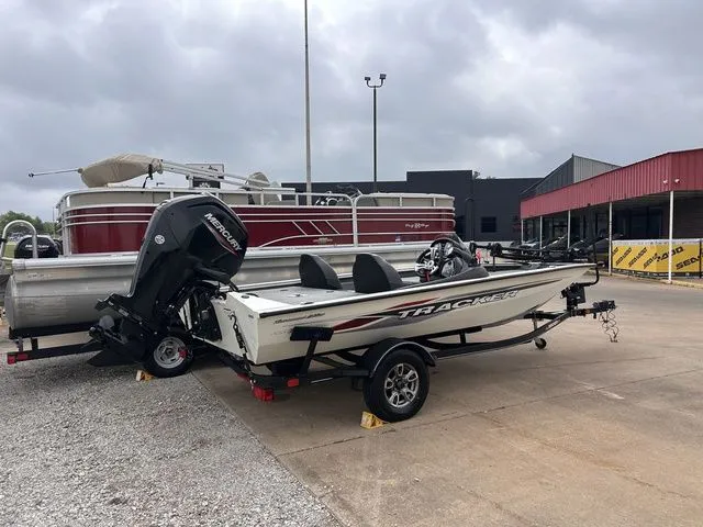 Slide: The Image of Tracker Pro Team 175 TF 2024 - 3