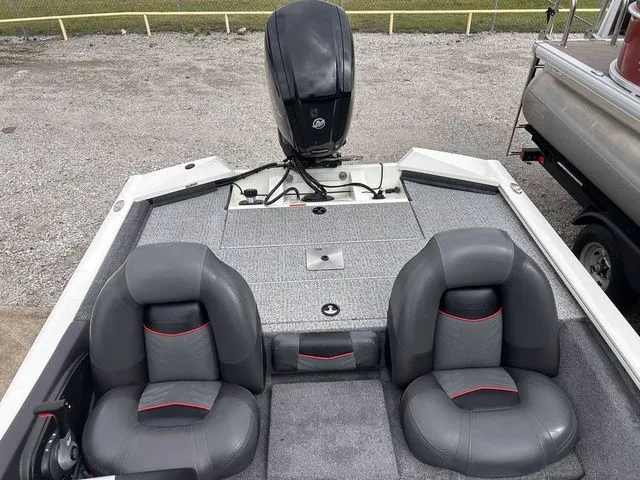 Slide: The Image of Tracker Pro Team 175 TF 2024 - 9