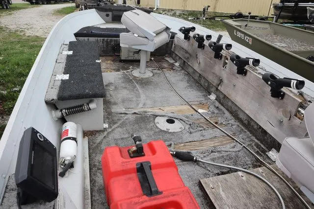 Slide: The Image of Smoker Craft Pro Mag 140 2005 - 8