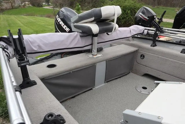 Slide: The Image of Smoker Craft Pro Angler 16 SC 2011 - 4