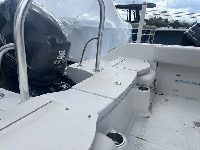 Slide: The Image of Robalo R180 Center Console 2012 - 5