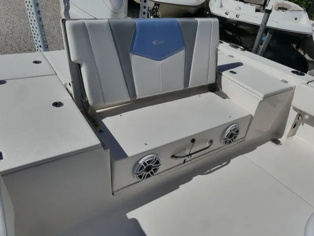 Slide: The Image of Robalo 266 Cayman 2023 - 10