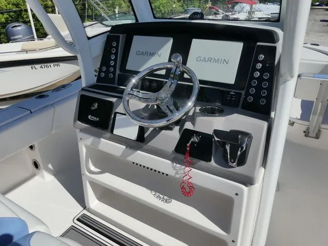Slide: The Image of Robalo 266 Cayman 2023 - 12