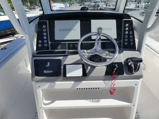 Slide: The Image of Robalo 266 Cayman 2023 - 13