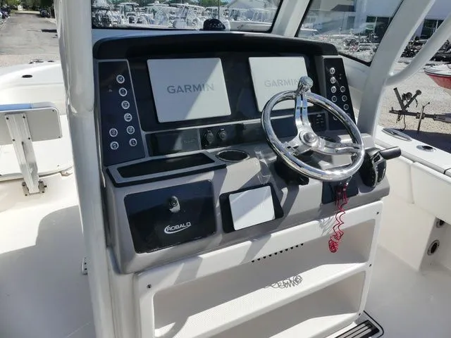 Slide: The Image of Robalo 266 Cayman 2023 - 14