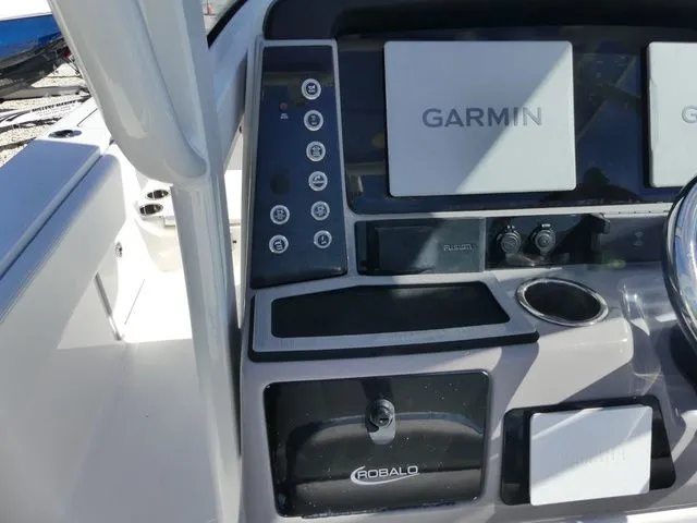 Slide: The Image of Robalo 266 Cayman 2023 - 15