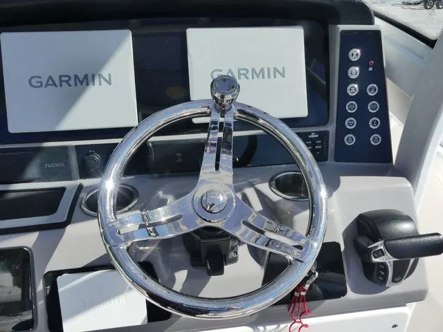 Slide: The Image of Robalo 266 Cayman 2023 - 16