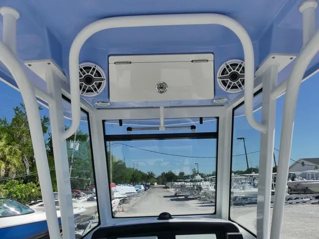 Slide: The Image of Robalo 266 Cayman 2023 - 17