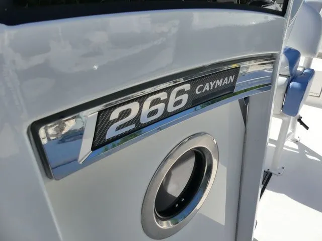 Slide: The Image of Robalo 266 Cayman 2023 - 19
