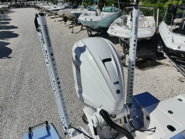 Slide: The Image of Robalo 266 Cayman 2023 - 8