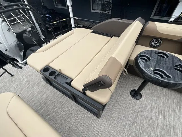 Slide: The Image of Godfrey Sweetwater 2286 SFL 27 in. Package 2026 - 16