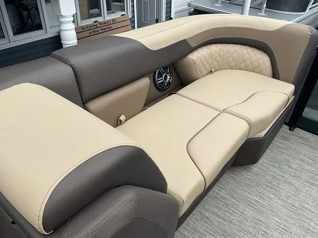 Slide: The Image of Godfrey Sweetwater 2286 SFL 27 in. Package 2026 - 24