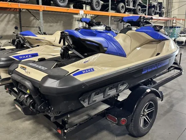 Slide: The Image of Sea-Doo Wake 170 iBR and iDF 2026 - 4