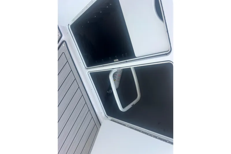 Slide: The Image of 2024 Yamaha Boats 255 FSH Sport H storage compartment with open hatch. - 27