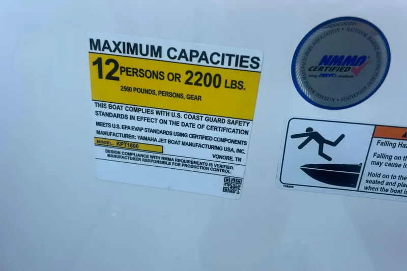 Slide: The Image of Yamaha Boats 2024 255 FSH Sport H capacity label, 12 persons or 2200 lbs. - 39
