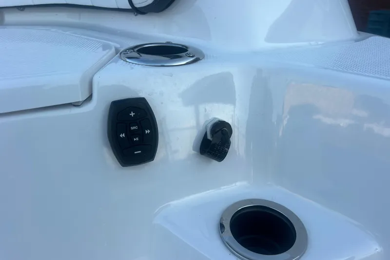 Slide: The Image of 2024 Yamaha Boats 255 FSH Sport H control panel with cup holder detail. - 51