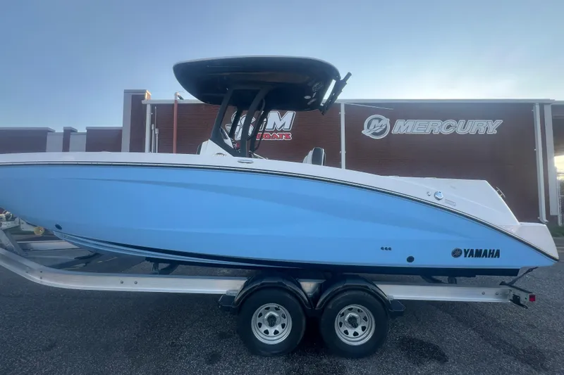Slide: The Image of 2024 Yamaha Boats 255 FSH Sport H on trailer, displayed outside a dealership. - 58