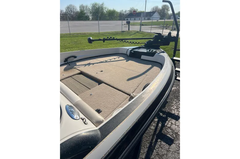 Slide: The Image of 2013 Nitro Z-7 Sport boat deck with trolling motor, parked on pavement. - 7