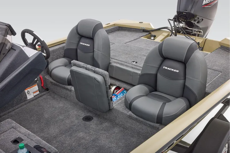 Slide: The Image of Tracker Pro Team 175 2026 - 37