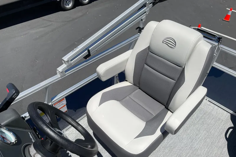 Slide: The Image of Captain's chair on 2026 Sun Tracker Bass Buggy 16 XL Select pontoon boat. - 19