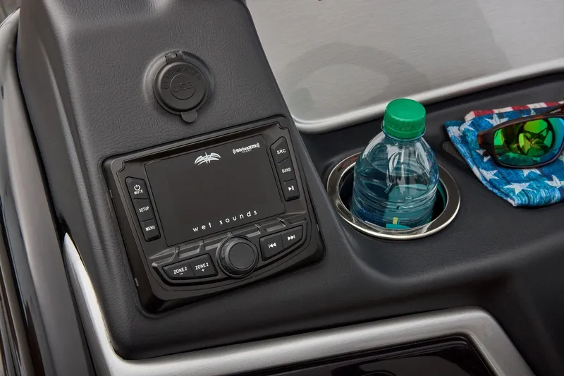 Slide: The Image of Ranger 220F 2026 - 32