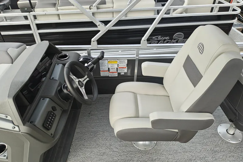 Slide: The Image of Captain's chair and helm of 2026 Sun Tracker Fishin' Barge 20 DLX pontoon boat. - 29
