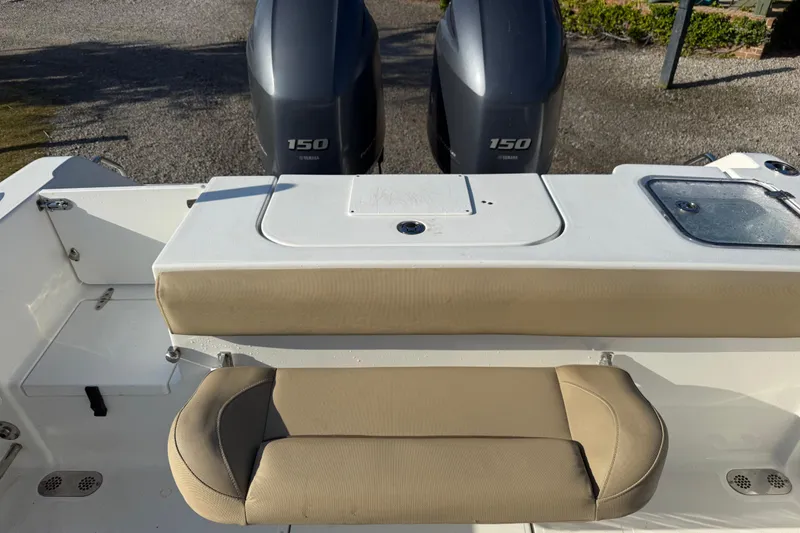Slide: The Image of 2017 Sea Hunt Gamefish 25 boat with dual Yamaha 150 engines and cushioned seating. - 30