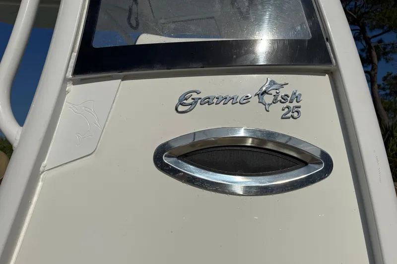 Slide: The Image of 2017 Sea Hunt Gamefish 25 boat emblem and design detail. - 43