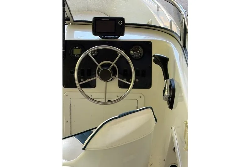 Slide: The Image of Steering console of a 2001 Clearwater 2200 Dual Console boat. - 3