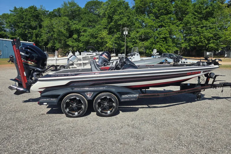 The Image of 2019 Skeeter FX21 Apex bass boat with Yamaha engine on trailer, parked outdoors. - 0