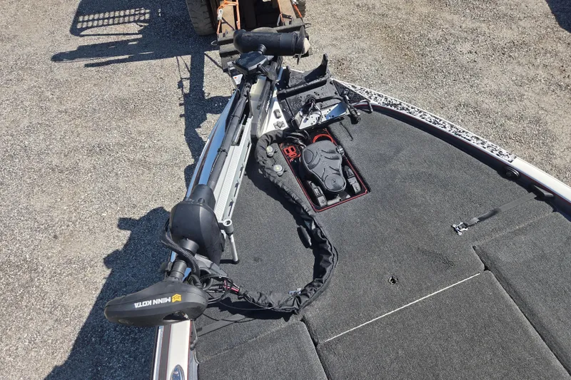 Slide: The Image of 2019 Skeeter FX21 Apex boat deck with Minn Kota trolling motor. - 24